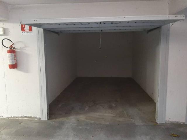 Box in vendita a Centro Storico, Modena