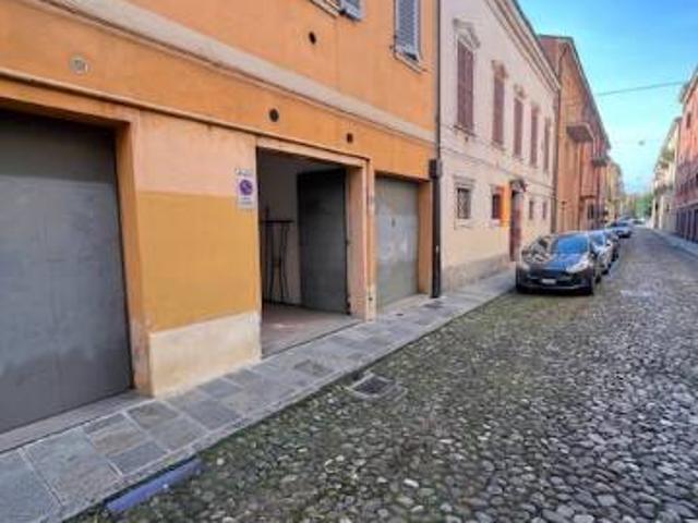 Box in vendita a Centro Storico, Modena