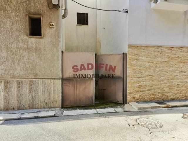 Box in vendita a Puglia, Bari