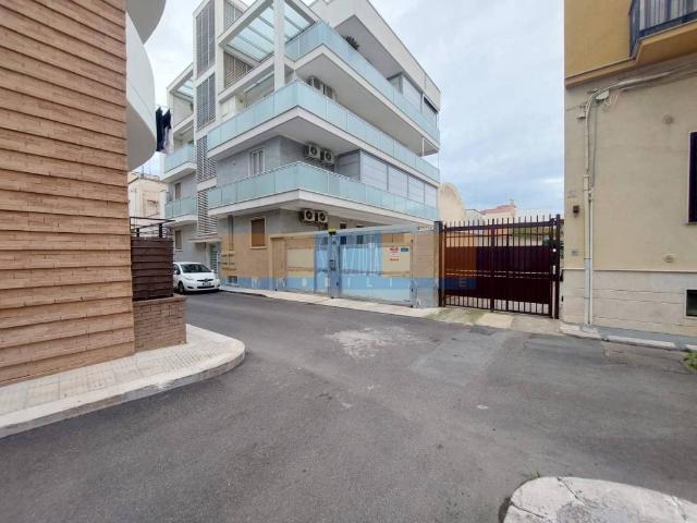 Box in vendita a Puglia, Bari