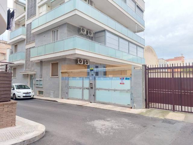 Box in vendita a Puglia, Bari