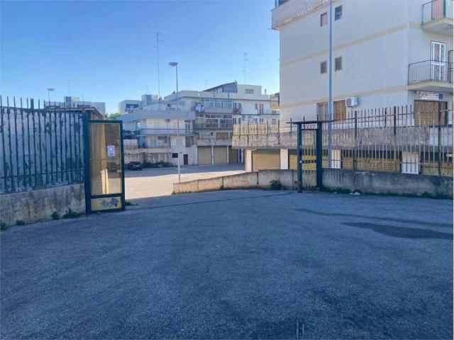 Box in vendita a Puglia, Bari