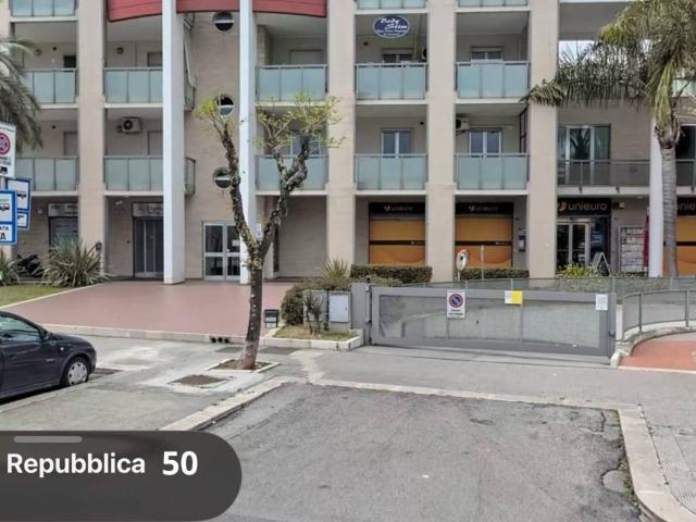 Box in vendita a Puglia, Bari