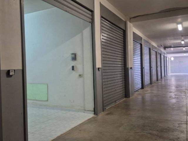 Box in vendita a Puglia, Bari