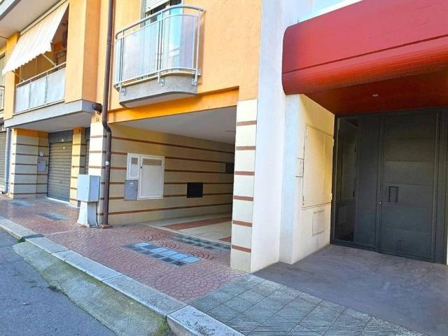 Box in vendita a Mola Di Bari, Bari