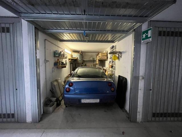 Box in vendita a Molteno, Lombardia