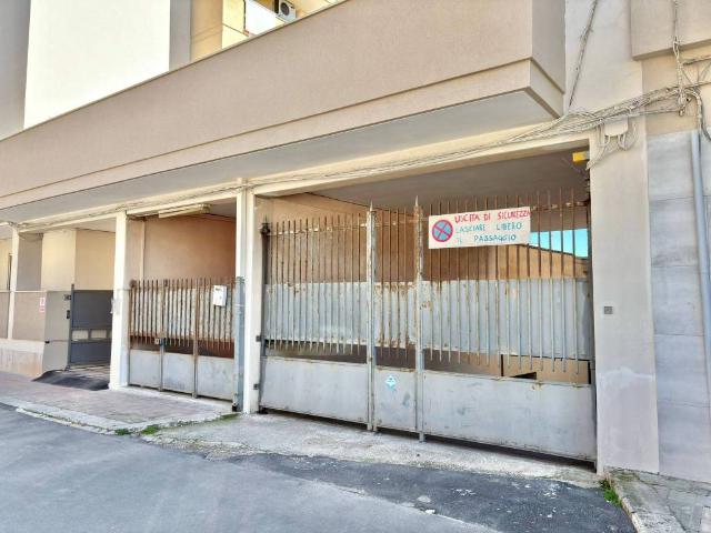 Box in vendita a Puglia, Bari