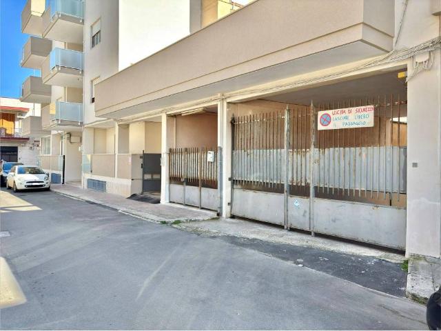 Box in vendita a Puglia, Bari