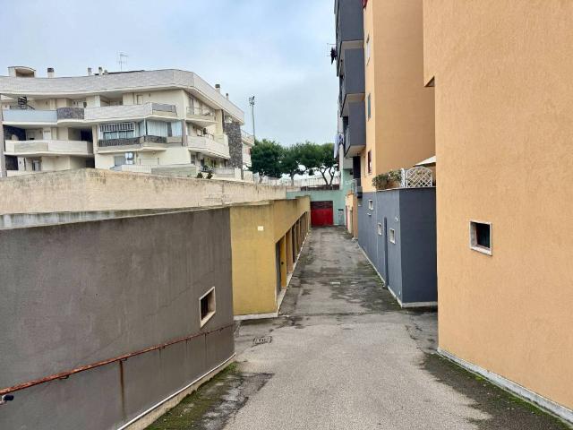 Box in vendita a Puglia, Bari