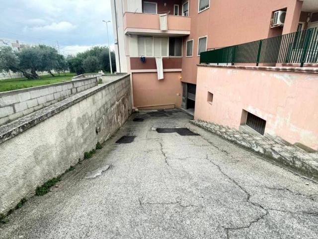 Box in vendita a Puglia, Bari