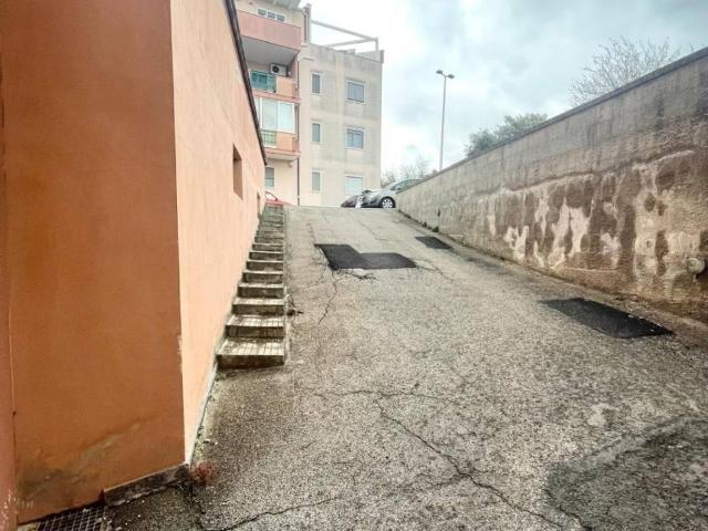 Box in vendita a Puglia, Bari