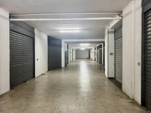 Box in vendita a Puglia, Bari