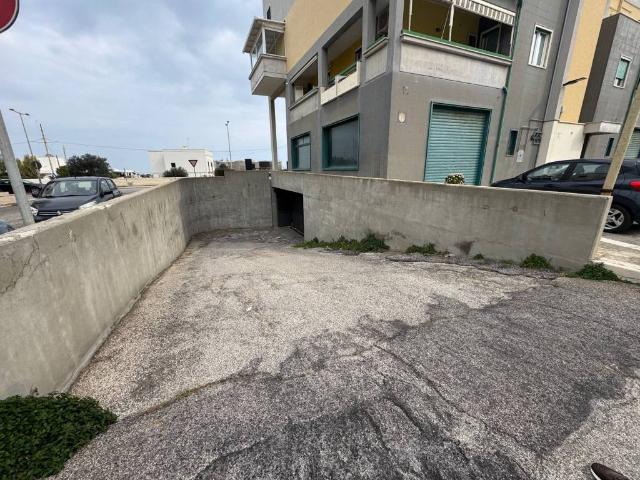 Box in vendita a Puglia, Bari