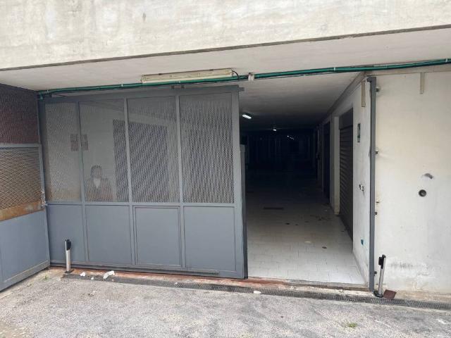 Box in vendita a Puglia, Bari