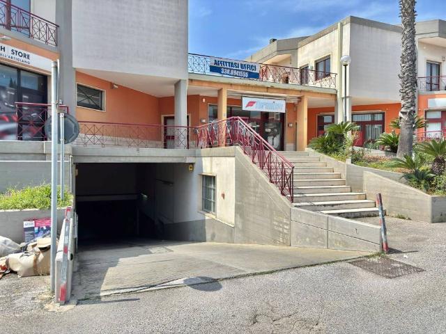 Box in vendita a Puglia, Bari