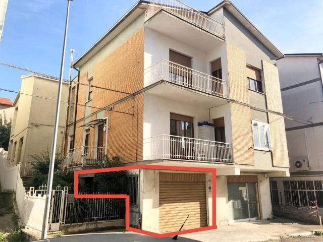 Box in vendita a Marche, Fermo