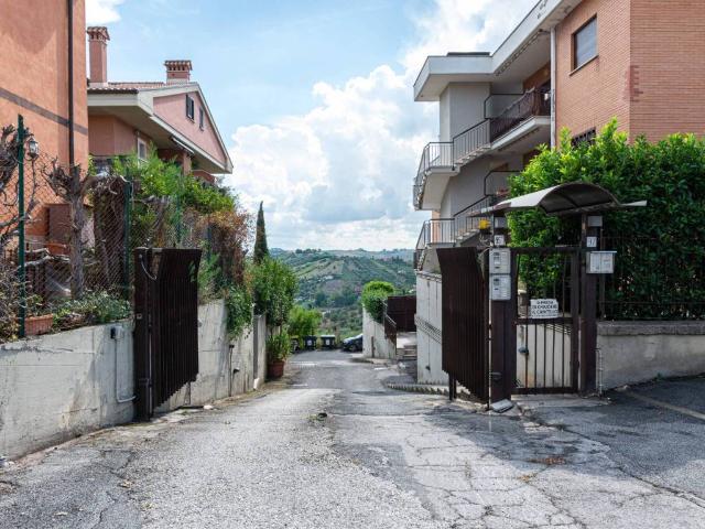 Box in vendita a Monterotondo, Roma Capitale