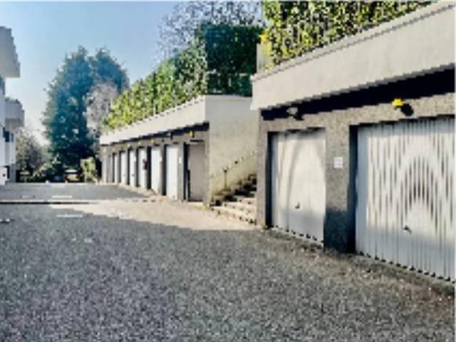 Box in vendita a Montorfano, Lombardia
