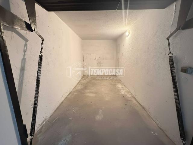 Box in vendita a Cazzaniga, Monza