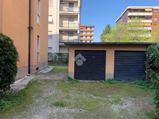Box in vendita a Cederna, Monza