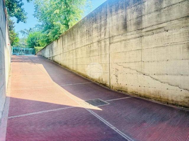 Box in vendita a Sant'Albino, Monza