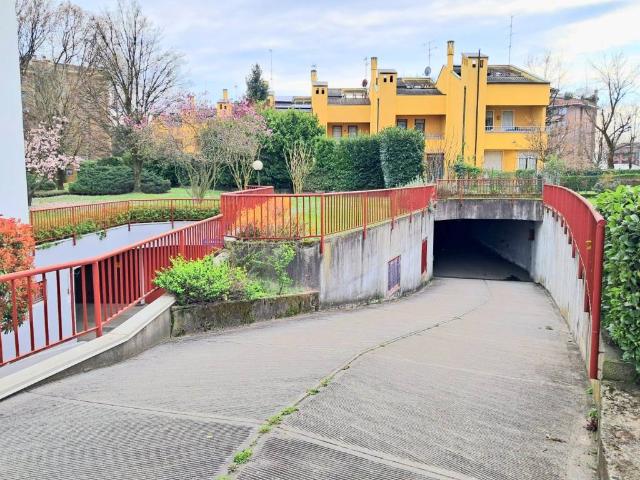 Box in vendita a San Fruttuoso, Monza