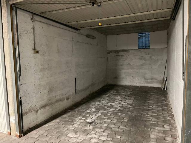 Box in vendita a Triante, Monza