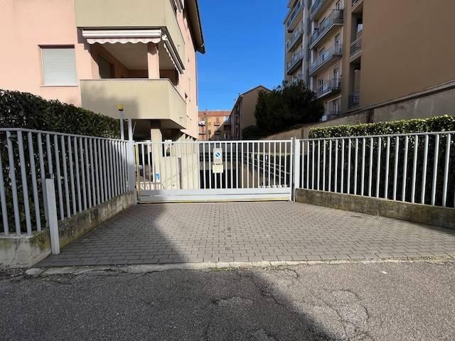 Box in vendita a Regina Pacis, Monza