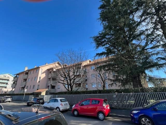 Box in vendita a Regina Pacis, Monza