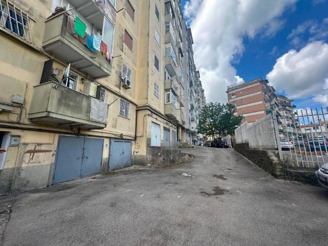 Box in vendita a Napoli