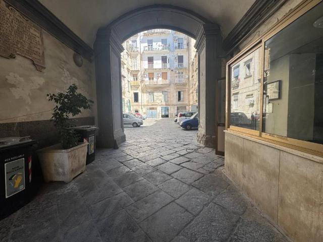 Box in vendita a San Lorenzo, Napoli
