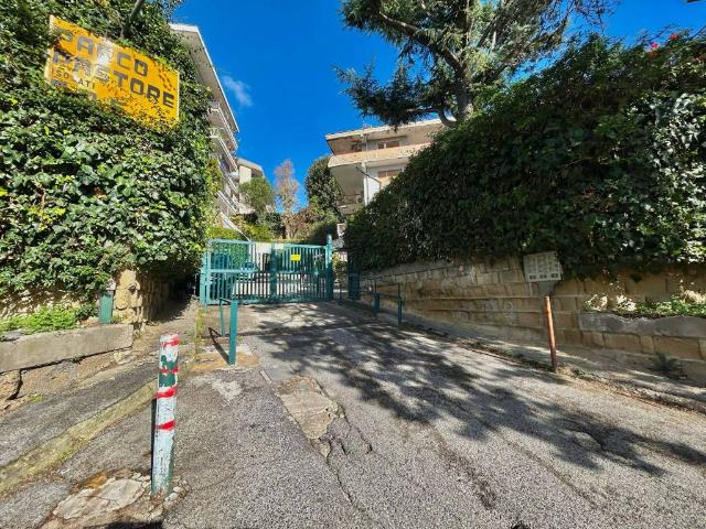 Box in vendita a Napoli