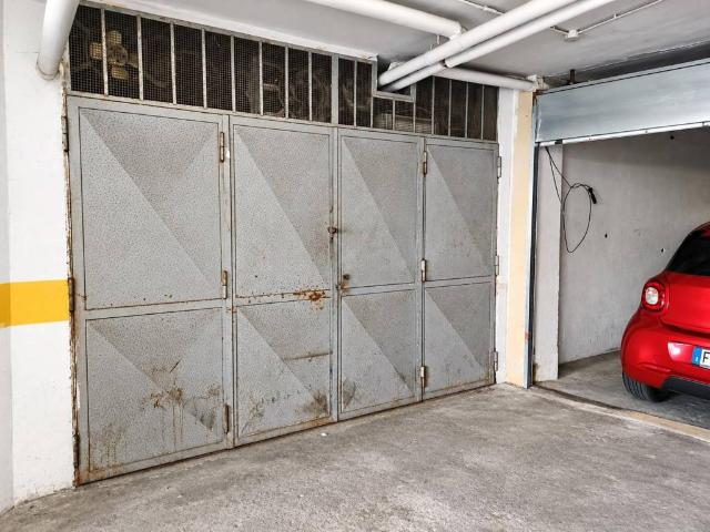 Box in vendita a Vomero, Napoli