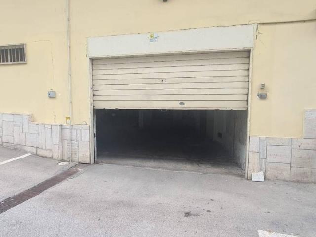 Box in vendita a Municipalità 3, Campania