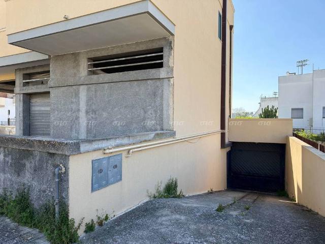Box in vendita a Puglia, Lecce