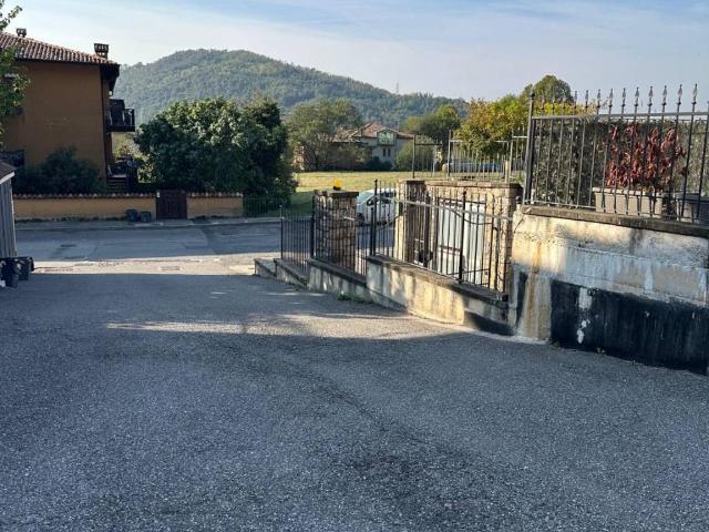 Box in vendita a Cortine, Nave
