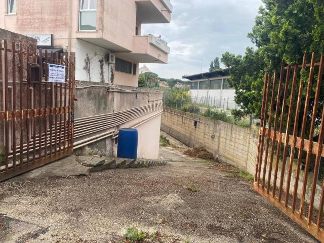 Box in vendita a Borgo Medievale, Roma Capitale