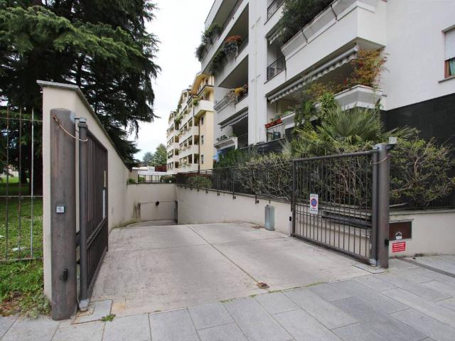 Box in vendita a Nova Milanese, Lombardia