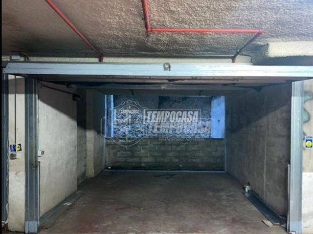 Box in vendita a Nova Milanese, Lombardia