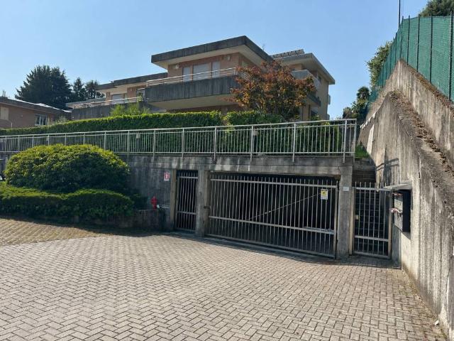 Box in vendita a Monte Arese, Faloppio