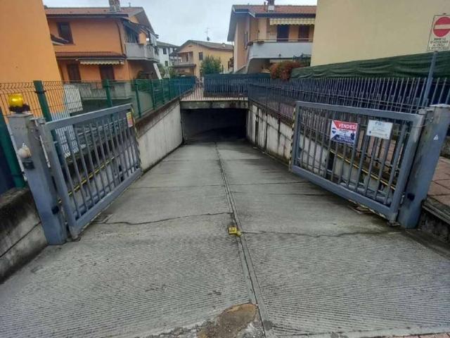Box in vendita a Osio Sopra, Lombardia