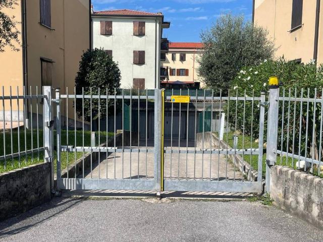 Box in vendita a Osio Sotto, Lombardia