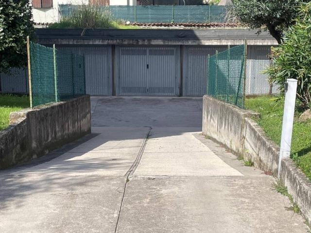 Box in vendita a Osio Sotto, Lombardia