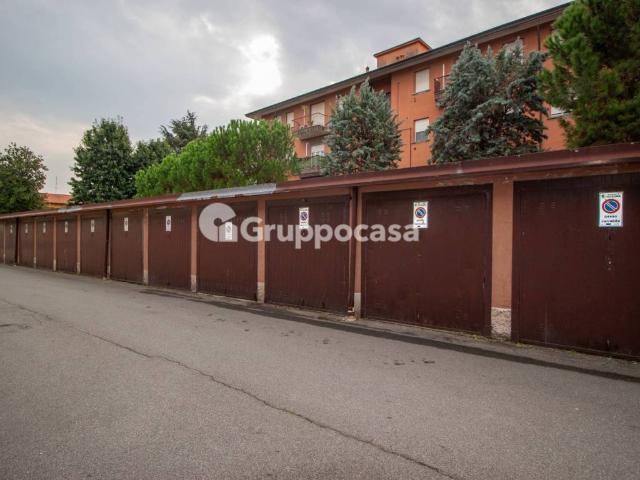 Box in vendita a Ossona, Milano
