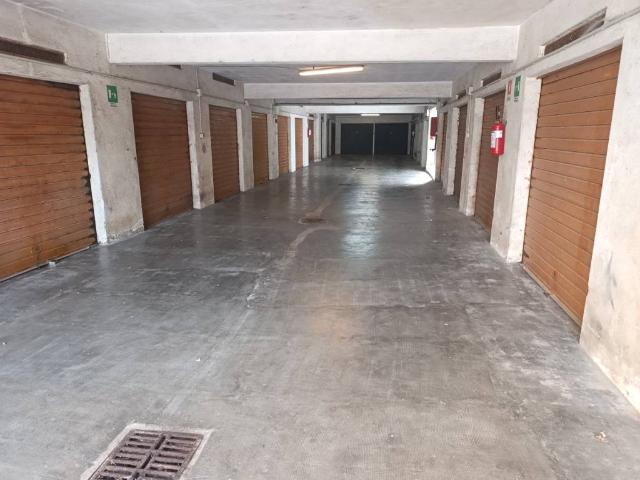 Box in vendita a Piemonte, Alessandria