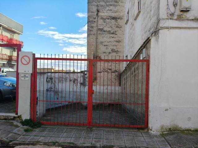 Box in vendita a Puglia, Taranto