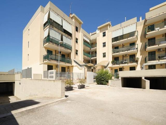 Box in vendita a Puglia, Bari
