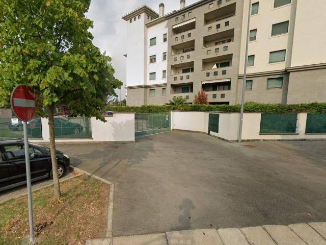 Box in vendita a Parabiago, Lombardia