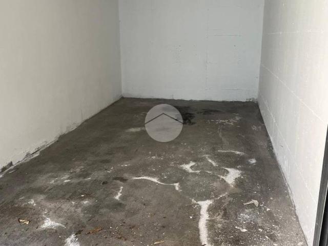 Box in vendita a Lubiana, Sorbolo