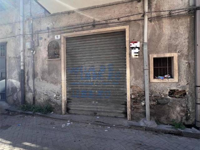 Box in vendita a Paternò, Sicilia